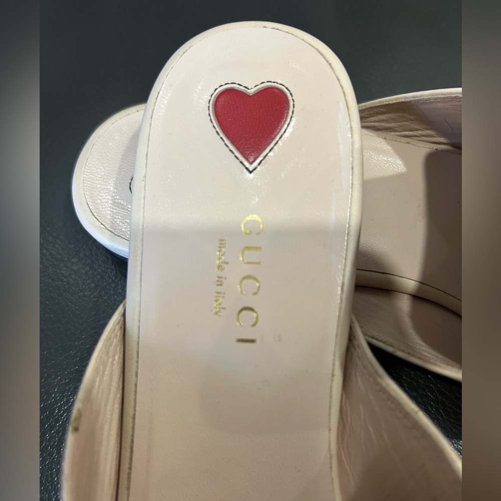 Gucci Cream Cat Print Loafers - Picture 5 of 11
